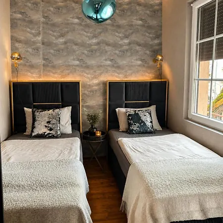 Artcity - 3 Boutique Suits In Historic Town Villa *